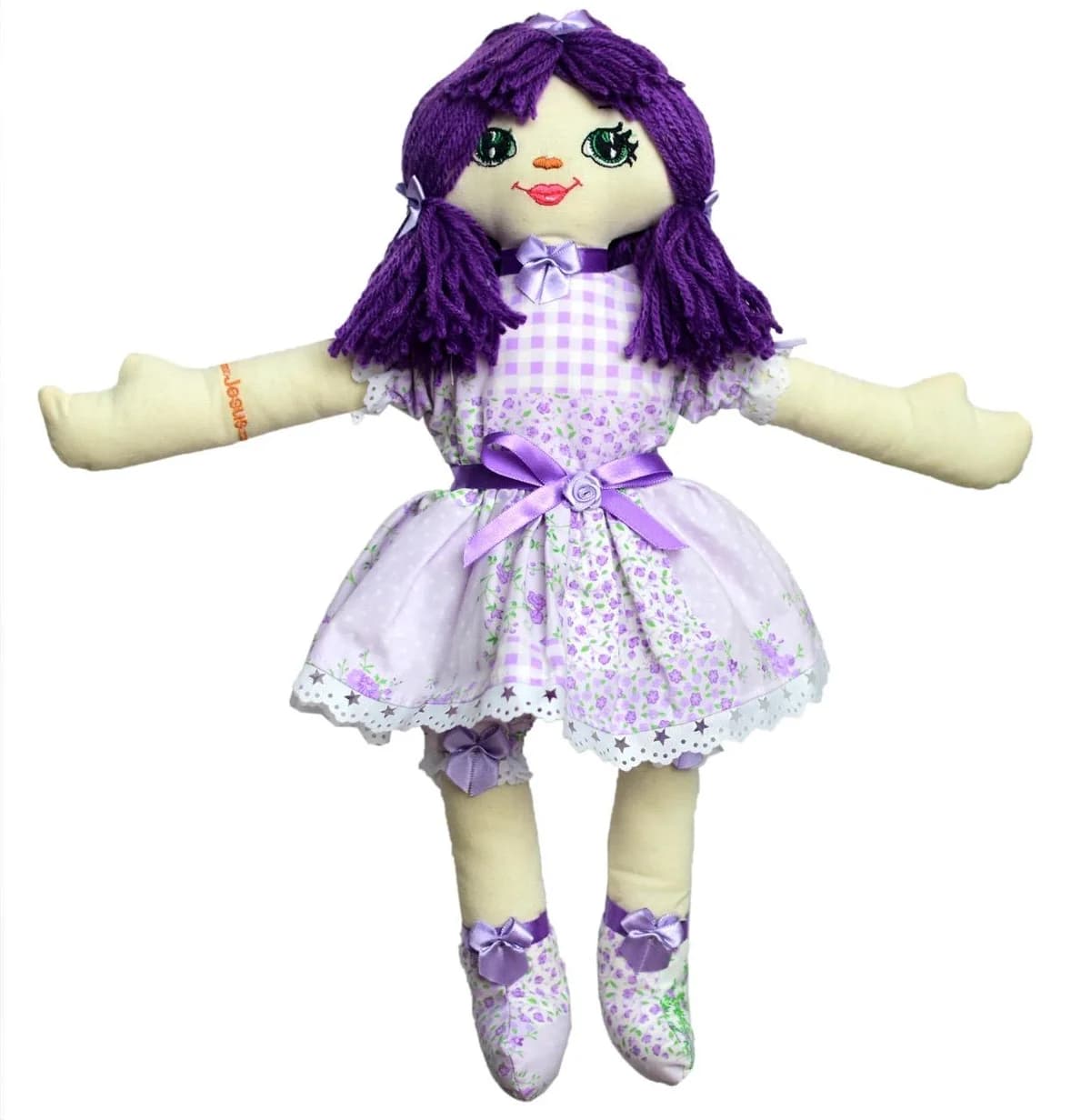 Boneca Rebeca: Cabelos roxos, vestido lilás com detalhes florais e xadrez, e laços lilases.